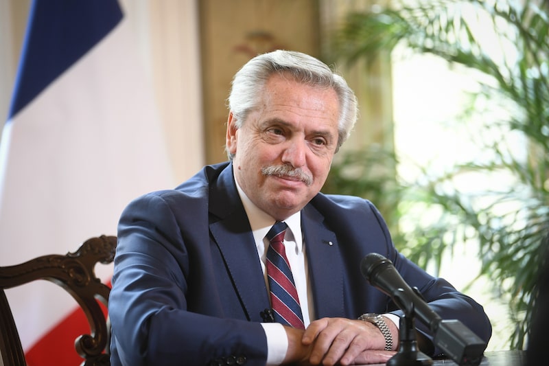 Brindó una conferencia de prensa Brindó una conferencia de prensa