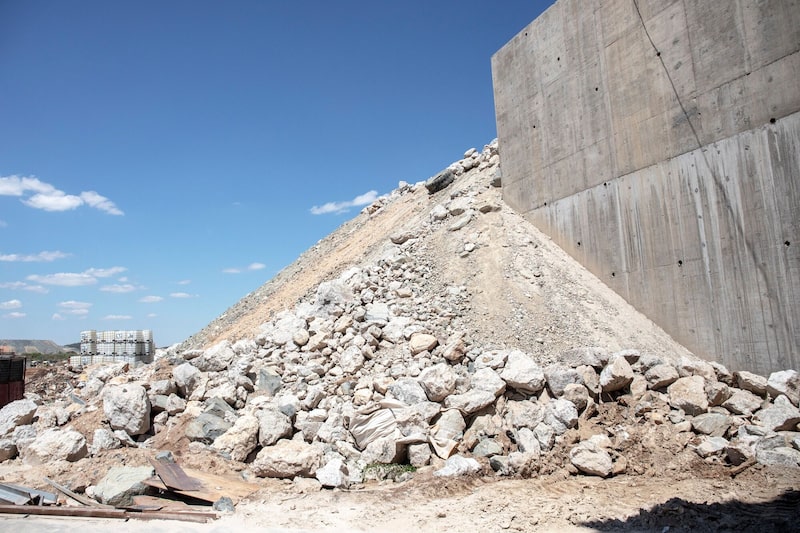 Operaciones en Bikita Minerals, en Bikita, situada en el sur de Zimbabue, en la provincia de Masvingo Operaciones en Bikita Minerals, en Bikita, situada en el sur de Zimbabue, en la provincia de Masvingo