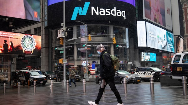 Nasdaq desaba com Meta e euro sobe após fala de Lagarde Nasdaq desaba com Meta e euro sobe após fala de Lagarde