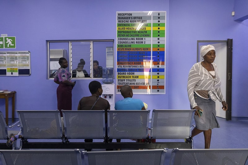 Una clínica ampliada y parcialmente equipada por Sibanye-Stillwater en la provincia sudafricana del Noroeste, en junio. Una clínica ampliada y parcialmente equipada por Sibanye-Stillwater en la provincia sudafricana del Noroeste, en junio.