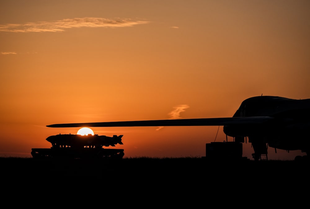 Armamento bajo el ala de un bombardero Rockwell B-1B Lancer de la Fuerza Aérea de los Estados Unidos en la base aérea de Fairford (Reino Unido), el 8 de abril. Fotógrafo: Chris J. Ratcliffe/Bloomberg Armamento bajo el ala de un bombardero Rockwell B-1B Lancer de la Fuerza Aérea de los Estados Unidos en la base aérea de Fairford (Reino Unido), el 8 de abril. Fotógrafo: Chris J. Ratcliffe/Bloomberg