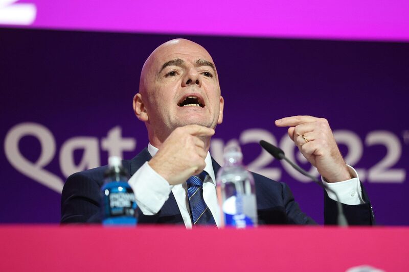 Neste sábado, durante entrevista coletiva em Doha, Gianni Infantino disse que a comunidade LBGT é bem-vinda ao Qatar, apesar de o país ter leis que criminalizam a homossexualidade Neste sábado, durante entrevista coletiva em Doha, Gianni Infantino disse que a comunidade LBGT é bem-vinda ao Qatar, apesar de o país ter leis que criminalizam a homossexualidade