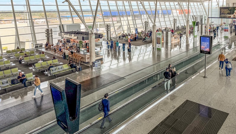 Aeroporto de Brasília, cuja concessão deve incorporar dez terminais regionais em leilão previsto para dezembro, segundo o Ministério de Portos e Aeroportos. Aeroporto de Brasília, cuja concessão deve incorporar dez terminais regionais em leilão previsto para dezembro, segundo o Ministério de Portos e Aeroportos.