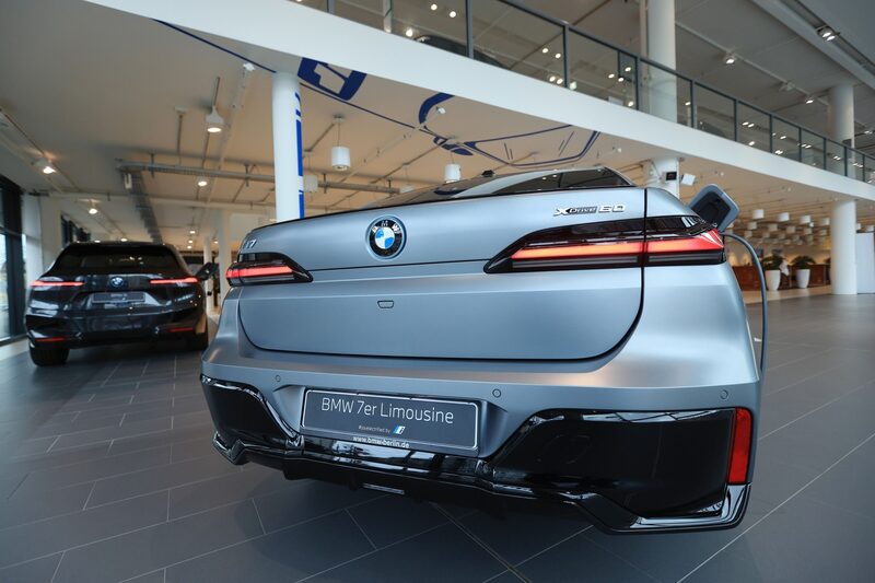 A BMW i7 electric sedan (EV) on display at a BMW AG showroom in Berlin, Germany, on Tuesday, March 14, 2023. Risks for the carmaker’s 2023 outlook are mounting as consumer confidence is eroding and rising interest rates may impact sales once pent-up demand is exhausted. Photographer: Krisztian Bocsi/Bloomberg A BMW i7 electric sedan (EV) on display at a BMW AG showroom in Berlin, Germany, on Tuesday, March 14, 2023. Risks for the carmaker’s 2023 outlook are mounting as consumer confidence is eroding and rising interest rates may impact sales once pent-up demand is exhausted. Photographer: Krisztian Bocsi/Bloomberg