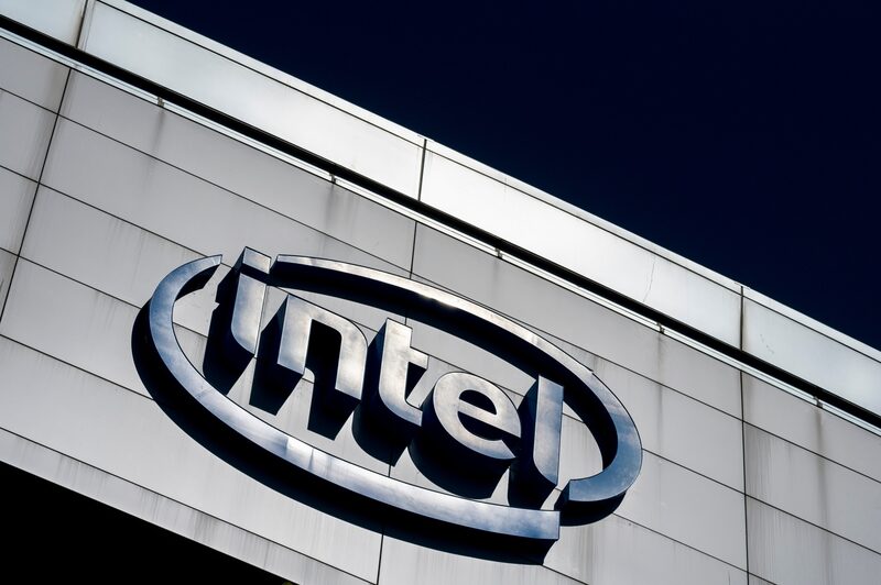 Bajo la dirección de su CEO, Pat Gelsinger, Intel ha estado trabajando en un costoso plan para reestructurarse e incorporar nuevos productos, tecnología y clientes externos. Bajo la dirección de su CEO, Pat Gelsinger, Intel ha estado trabajando en un costoso plan para reestructurarse e incorporar nuevos productos, tecnología y clientes externos.