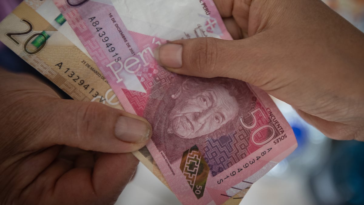 El dólar sube con fuerza y la bolsa de Perú cae más de 5% en la antesala de elecciones