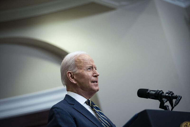 Biden anunció la semana pasada un paquete de ayuda que, según dijo, proporcionaba “nuevas capacidades que incluyen sistemas de artillería, proyectiles de artillería y vehículos blindados de transporte de personal”. Biden anunció la semana pasada un paquete de ayuda que, según dijo, proporcionaba “nuevas capacidades que incluyen sistemas de artillería, proyectiles de artillería y vehículos blindados de transporte de personal”.