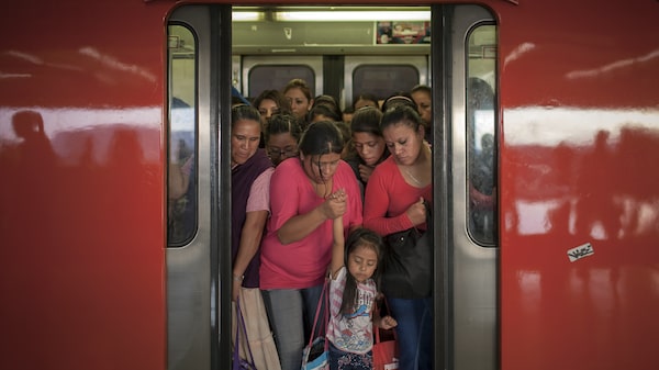 Población de México crece a menor ritmo en dos décadas y baja la fecundidad Población de México crece a menor ritmo en dos décadas y baja la fecundidad