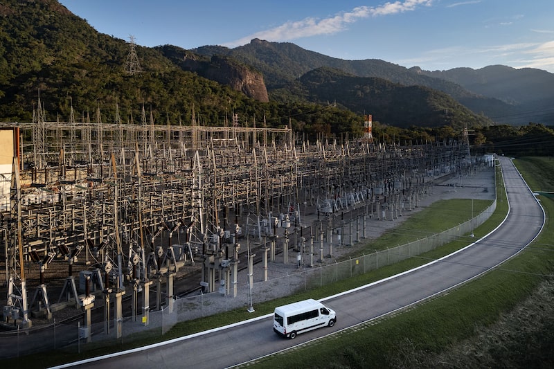 Subestación Eletrobras Jacarepagua en Río de Janeiro, Brasil. Subestación Eletrobras Jacarepagua en Río de Janeiro, Brasil.