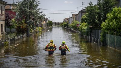 El calor récord provoca inundaciones mortales desde Nueva York hasta Libia El calor récord provoca inundaciones mortales desde Nueva York hasta Libia
