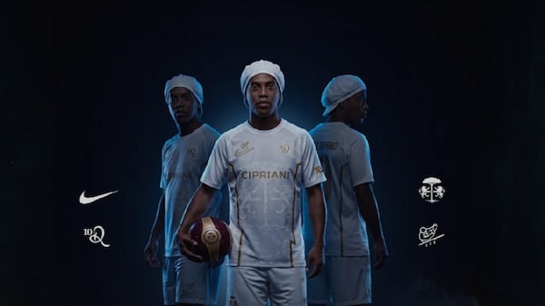 El Ravenna FC de Italia agota camisetas de Ronaldinho horas después de ficharlo, a su 46 años El Ravenna FC de Italia agota camisetas de Ronaldinho horas después de ficharlo, a su 46 años