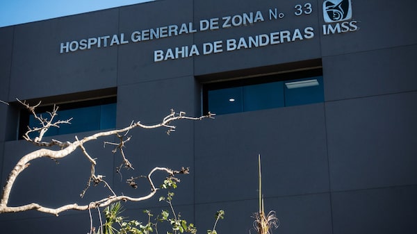 Olegario Vázquez Aldir acepta vender tres hospitales APP al Gobierno: AMLO Olegario Vázquez Aldir acepta vender tres hospitales APP al Gobierno: AMLO