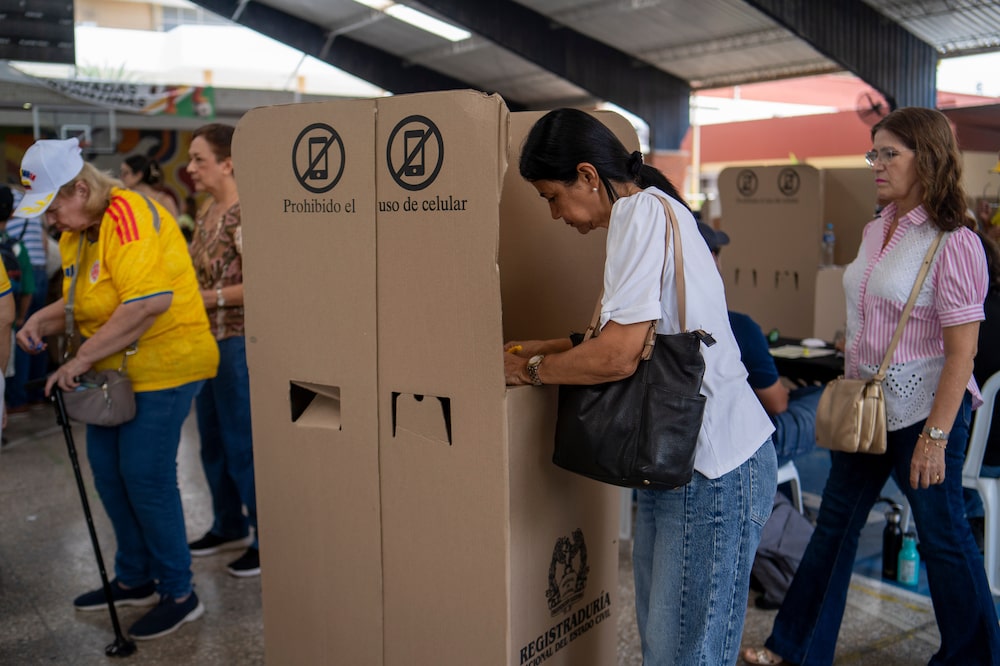 A voter casts a ballot at a polling station during the runoff presidential election in Barranquilla, Colombia, on Sunday, June 21, 2026. Colombians are voting in one of the most polarized elections in the nation's history, with the economic model, the war on drugs and relations with the US all hanging in the balance. Photographer: Carlos Parra Rios/Bloomberg A voter casts a ballot at a polling station during the runoff presidential election in Barranquilla, Colombia, on Sunday, June 21, 2026. Colombians are voting in one of the most polarized elections in the nation's history, with the economic model, the war on drugs and relations with the US all hanging in the balance. Photographer: Carlos Parra Rios/Bloomberg