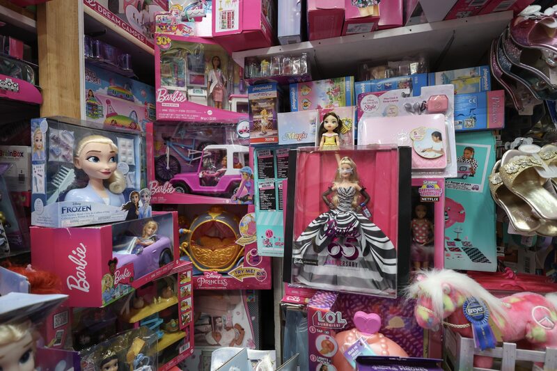 En declaraciones a Bloomberg Television, dijo que el gravamen del 10% que afecta a todo el comercio impulsará unas cifras de inflación más elevadas en julio y agosto. (Joe Raedle/Getty Images) En declaraciones a Bloomberg Television, dijo que el gravamen del 10% que afecta a todo el comercio impulsará unas cifras de inflación más elevadas en julio y agosto. (Joe Raedle/Getty Images)