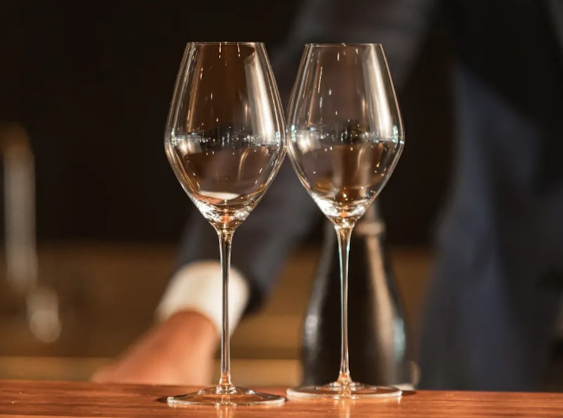 A Tanyno usou taças delicadas e leves para ganhar acesso a clientes compradores da bebida, mas acabou ganhando destaque entre enófilos, conta o empresário Guillaume Verger à Bloomberg Línea A Tanyno usou taças delicadas e leves para ganhar acesso a clientes compradores da bebida, mas acabou ganhando destaque entre enófilos, conta o empresário Guillaume Verger à Bloomberg Línea