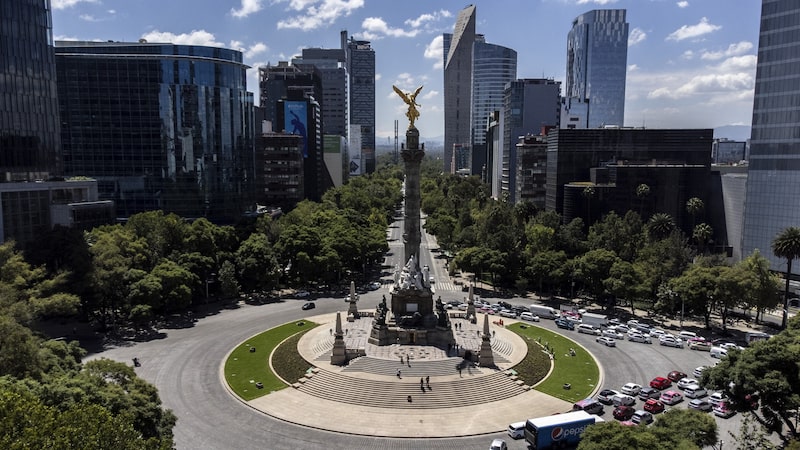 Columna del Ángel de la Independencia en Ciudad de México. Columna del Ángel de la Independencia en Ciudad de México.