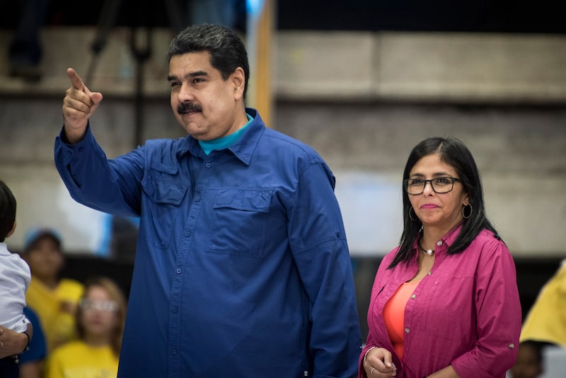 Nicolás Maduro ao lado de Delcy Rodríguez (Foto: Carlos Becerra/ Bloomberg) Nicolás Maduro ao lado de Delcy Rodríguez (Foto: Carlos Becerra/ Bloomberg)