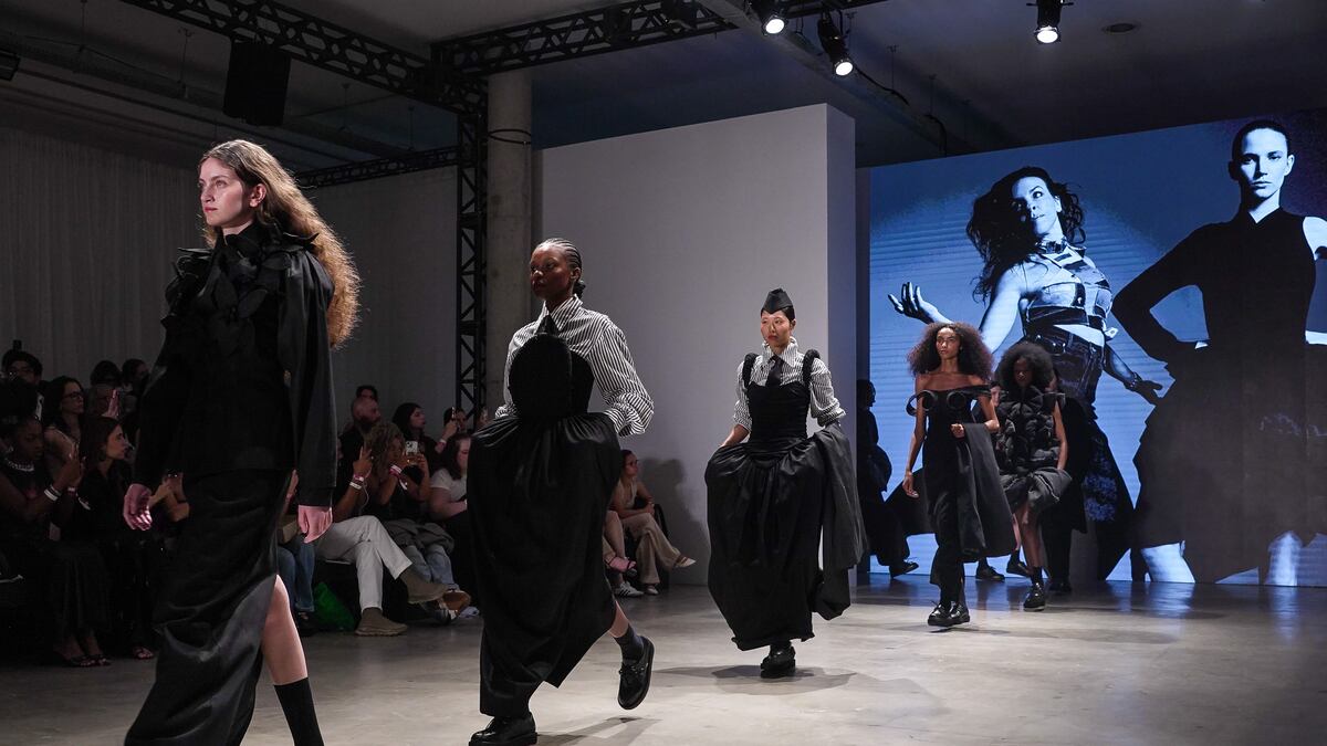 Desfile do movimento Sou de Algodão na SPFW N60: iniciativa usa moda para aproximar consumidores da cadeia do algodão.