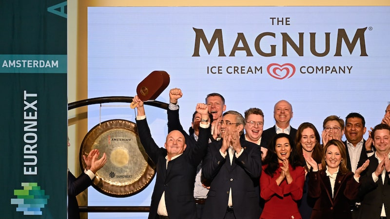 Magnum Ice Cream estreia na bolsa e testa apetite de investidor por ações de consumo Magnum Ice Cream estreia na bolsa e testa apetite de investidor por ações de consumo