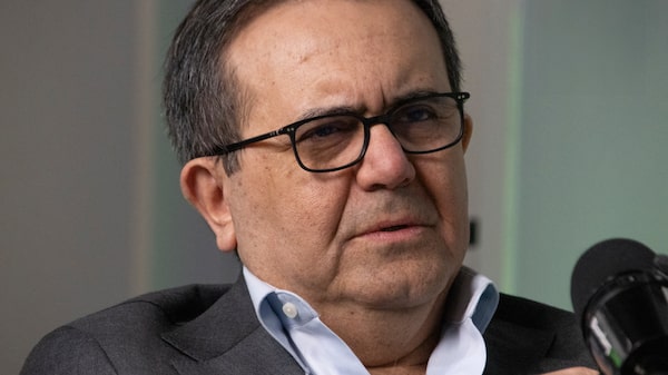 Exsecretario dice que empresarios pueden presionar a México por competencia en energía mediante socios en EE.UU. Exsecretario dice que empresarios pueden presionar a México por competencia en energía mediante socios en EE.UU.