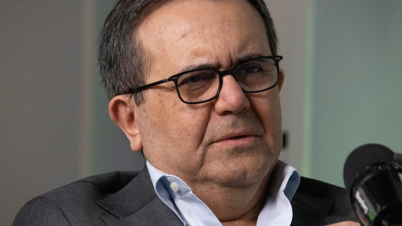 Exsecretario dice que empresarios pueden presionar a México por competencia en energía mediante socios en EE.UU. Exsecretario dice que empresarios pueden presionar a México por competencia en energía mediante socios en EE.UU.