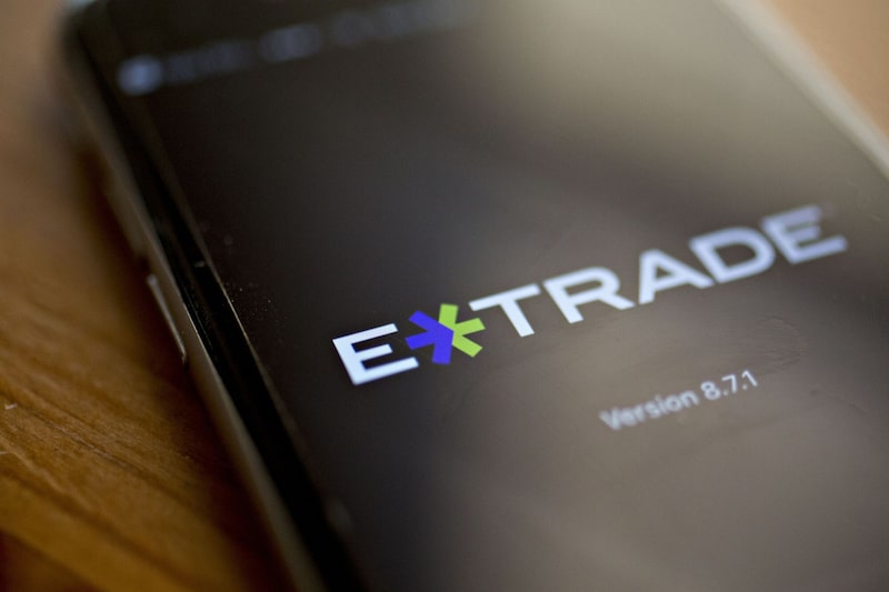 La aplicación de E*Trade Financial Corp. se muestra en un iPhone de Apple Inc. en Washington D. C. (EE. UU.), el miércoles 11 de abril de 2018. Se espera que E*Trade publique sus resultados financieros el 19 de abril. La aplicación de E*Trade Financial Corp. se muestra en un iPhone de Apple Inc. en Washington D. C. (EE. UU.), el miércoles 11 de abril de 2018. Se espera que E*Trade publique sus resultados financieros el 19 de abril.