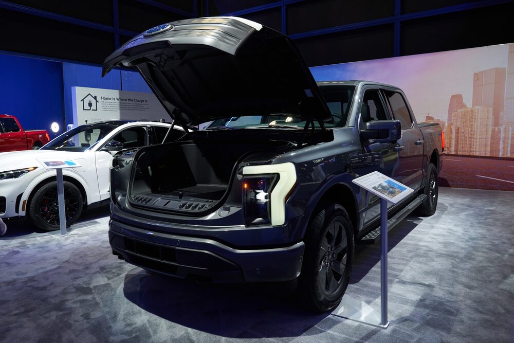 El enorme maletero delantero, o frunk, de una camioneta eléctrica Ford F-150 Lightning de 2024 molesta a algunos usuarios, que consideran que es espacio podría aprovecharse mejor. Fotógrafo: Bing Guan/Bloomberg El enorme maletero delantero, o frunk, de una camioneta eléctrica Ford F-150 Lightning de 2024 molesta a algunos usuarios, que consideran que es espacio podría aprovecharse mejor. Fotógrafo: Bing Guan/Bloomberg