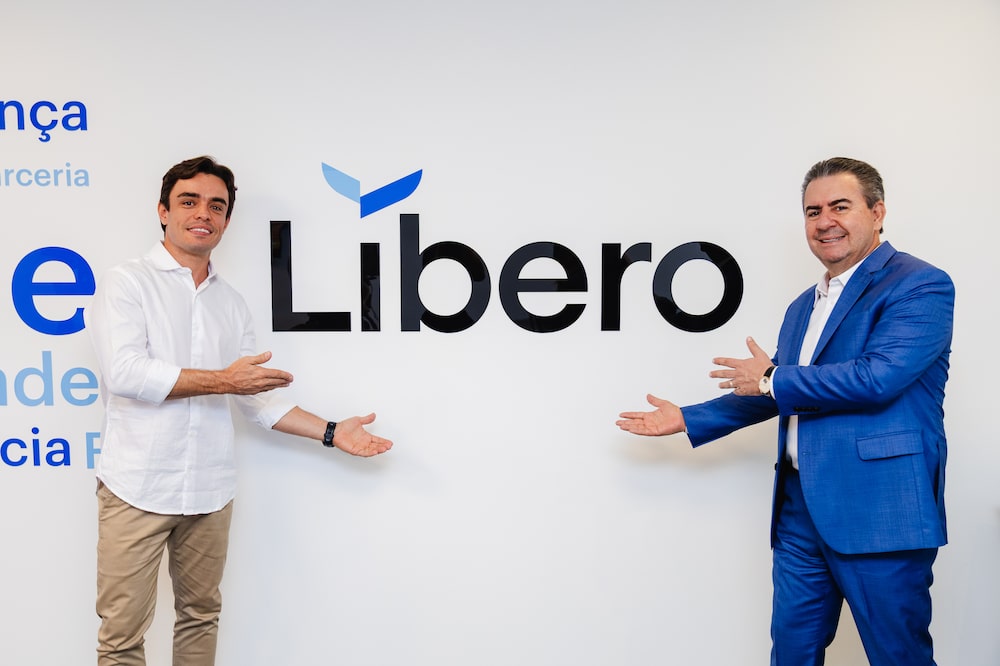 Executivos José Carlos Semenzato, ex-Shark Tank Brasil, e Tiago Souto revelaram planos de expansão para 1.500 unidades em três anos. Ecossistema de 5 mil franquias representa potencial de R$ 1 bilhão Executivos José Carlos Semenzato, ex-Shark Tank Brasil, e Tiago Souto revelaram planos de expansão para 1.500 unidades em três anos. Ecossistema de 5 mil franquias representa potencial de R$ 1 bilhão