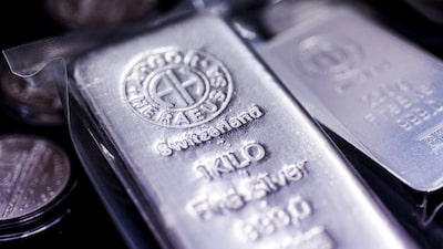 Oro, plata y cobre alcanzan récords con apuestas por recortes de tasas en EE.UU. Oro, plata y cobre alcanzan récords con apuestas por recortes de tasas en EE.UU.