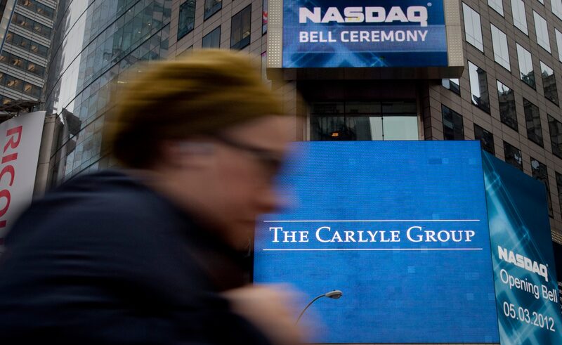 Logotipo do Carlyle na Times Square Logotipo do Carlyle na Times Square