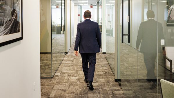 Fabricantes de armas y grandes empresas recurren al lobby para esquivar aranceles de Trump Fabricantes de armas y grandes empresas recurren al lobby para esquivar aranceles de Trump