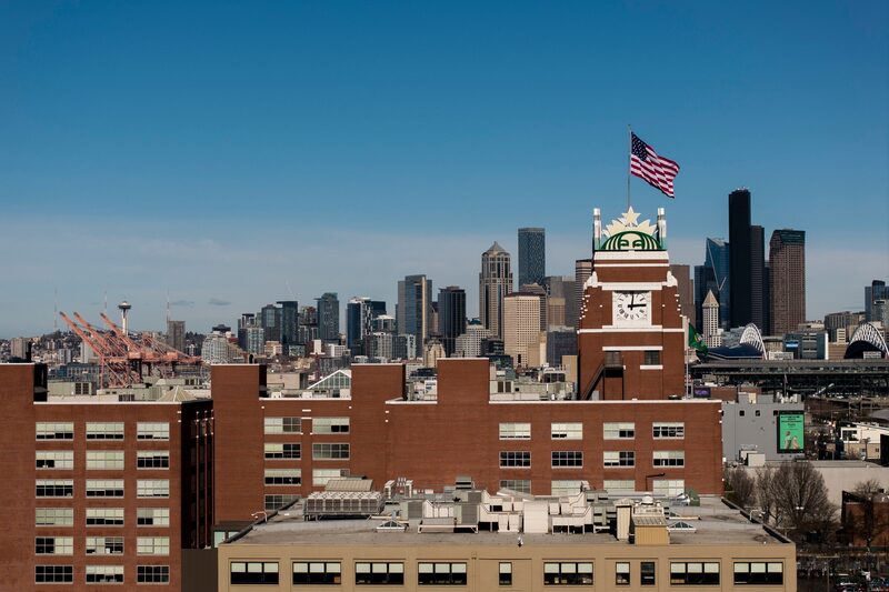 Starbucks ha registrado cinco trimestres consecutivos de descenso de las ventas en las mismas tiendas. Fotógrafo: David Ryder/Bloomberg Starbucks ha registrado cinco trimestres consecutivos de descenso de las ventas en las mismas tiendas. Fotógrafo: David Ryder/Bloomberg