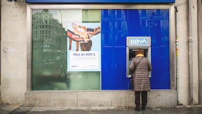 BBVA lanzará recompra de acciones por €2.000 millones tras superar expectativas de ganancias BBVA lanzará recompra de acciones por €2.000 millones tras superar expectativas de ganancias
