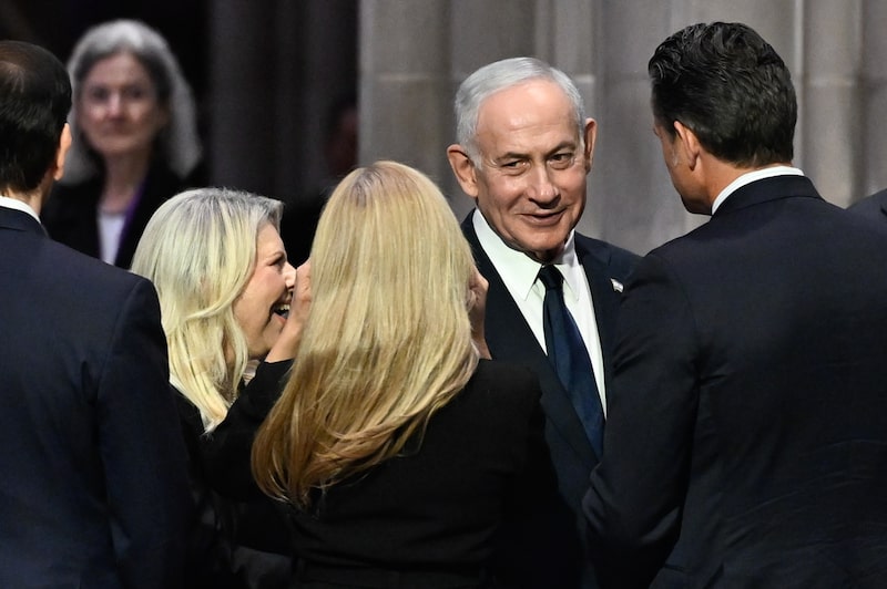 Benjamin Netanyahu durante el funeral del difunto senador Lindsey Graham en la Catedral Nacional de Washington, en Washington. Fotógrafo: Daniel Heuer/Bloomberg. Benjamin Netanyahu durante el funeral del difunto senador Lindsey Graham en la Catedral Nacional de Washington, en Washington. Fotógrafo: Daniel Heuer/Bloomberg.