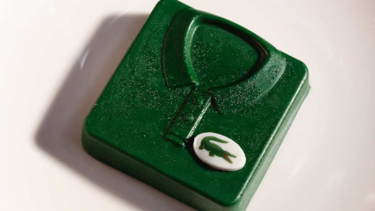 No Café Lacoste, no Cidade Jardim, uma das estrelas é o Polo Cake, inspirados na clássica camisa polo Lacoste. Em três versões: Polo Pistache Dubai, Caramel Toffee e Ispahan