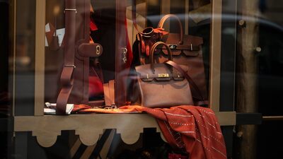 Ni Gucci, ni Hermès, ni LVMH: lujo cae por guerra en Irán, pero analistas recomiendan invertir Ni Gucci, ni Hermès, ni LVMH: lujo cae por guerra en Irán, pero analistas recomiendan invertir