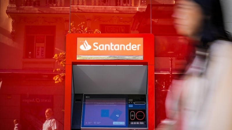 Santander supera dona da Zara e volta a ser empresa mais valiosa da Espanha após 8 anos Santander supera dona da Zara e volta a ser empresa mais valiosa da Espanha após 8 anos
