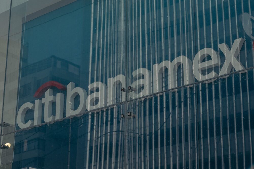 El banco estadounidense conservará una parte de la unidad y tendrá la opción de venderla más tarde a Grupo México o cotizarla en los mercados públicos. El banco estadounidense conservará una parte de la unidad y tendrá la opción de venderla más tarde a Grupo México o cotizarla en los mercados públicos.