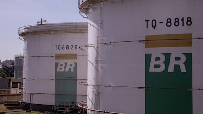 Ibovespa cai com guerra no Oriente Médio; Petrobras sobe com Brent a US$ 100 o barril Ibovespa cai com guerra no Oriente Médio; Petrobras sobe com Brent a US$ 100 o barril