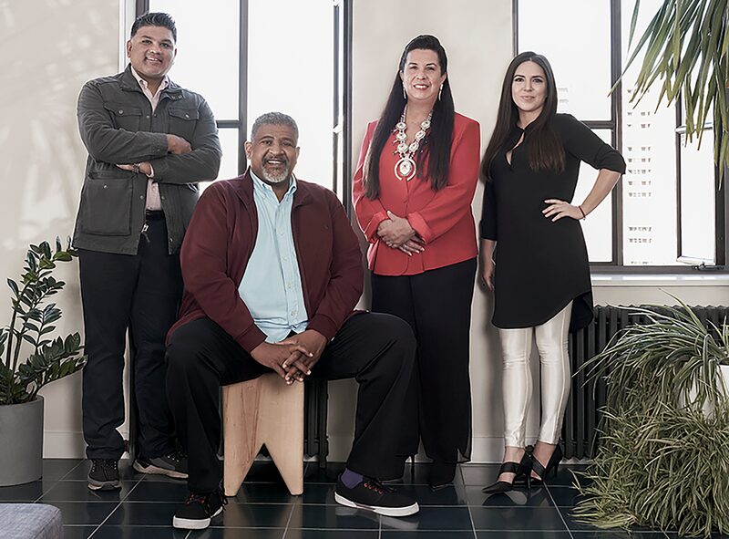 Co-fundadores da Known Holdings a partir da esquerda: Ushir Shah, Jim Casselberry, Valerie Red-Horse Mohl, Nathalie Molina Niño. Fotógrafo: Kareem Black Co-fundadores da Known Holdings a partir da esquerda: Ushir Shah, Jim Casselberry, Valerie Red-Horse Mohl, Nathalie Molina Niño. Fotógrafo: Kareem Black