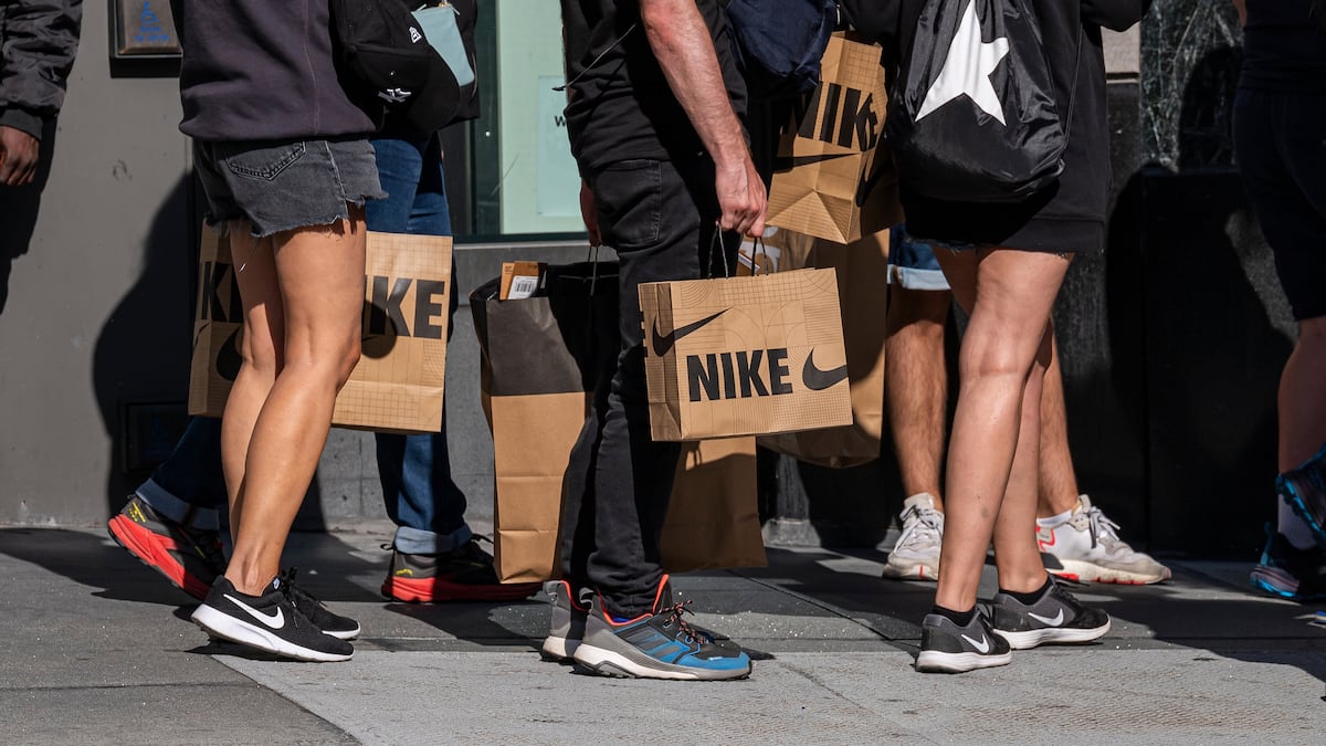 Acciones de Nike están casi 80% por debajo de su máximo de 2021: las razones