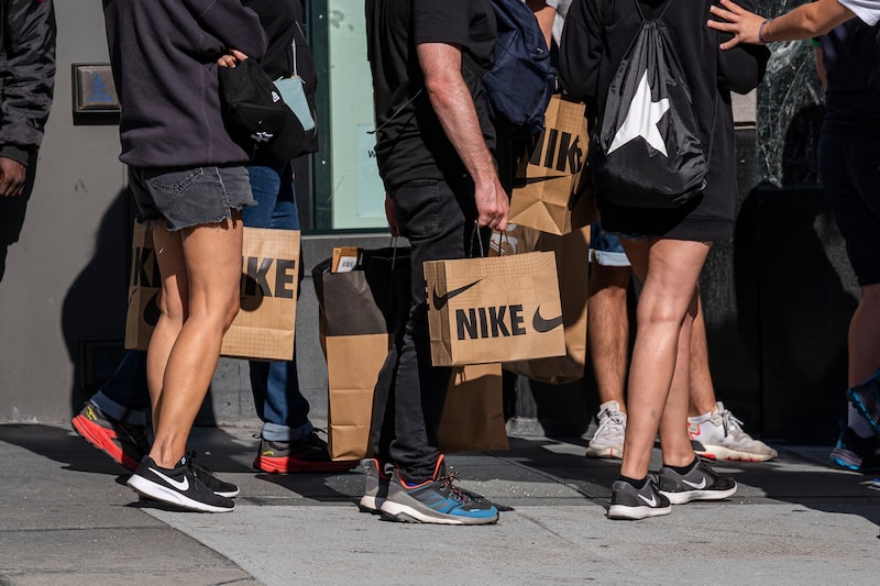 Nike cae tras comentarios cautelosos sobre la demanda Nike cae tras comentarios cautelosos sobre la demanda