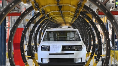 Recuo nos elétricos pesa, e Stellantis fecha 2025 com prejuízo de € 25,4 bi Recuo nos elétricos pesa, e Stellantis fecha 2025 com prejuízo de € 25,4 bi