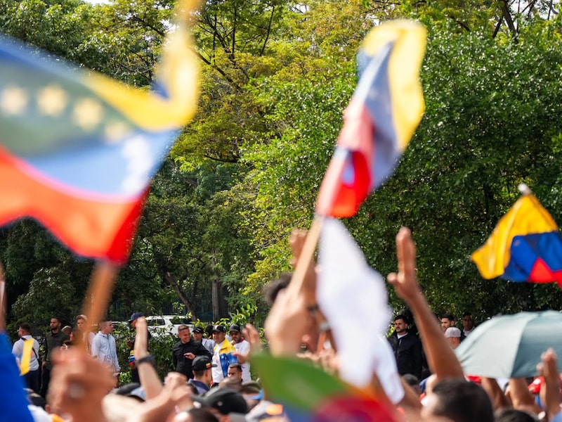Banderas venezolanas en un acto del Gobierno, el 30 de abril de 2026. Banderas venezolanas en un acto del Gobierno, el 30 de abril de 2026.