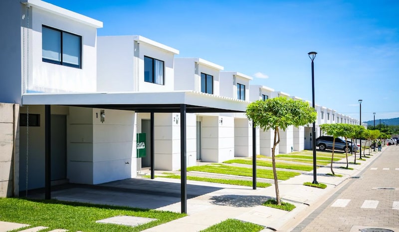 Casas en proyecto habitacional en San Juan Opico, en La Libertad Centro, a cargo de la desarrolladora del proyecto es inmobiliaria Bambú. Casas en proyecto habitacional en San Juan Opico, en La Libertad Centro, a cargo de la desarrolladora del proyecto es inmobiliaria Bambú.