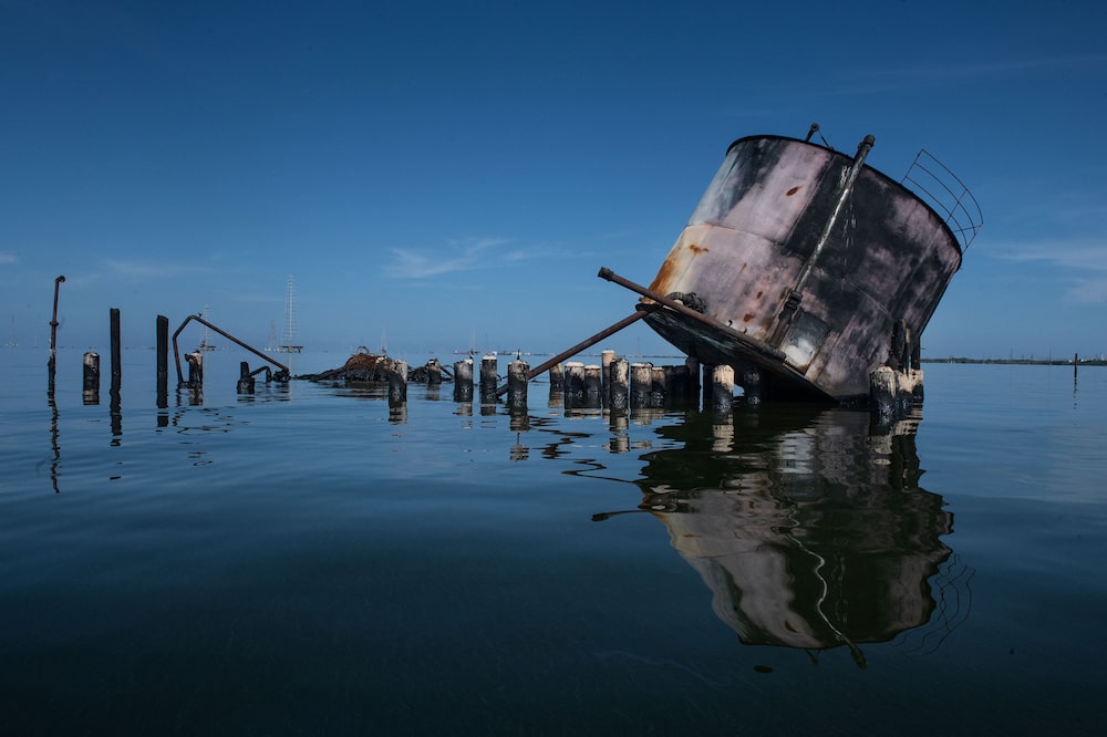 Un dilapidado depósito de crudo de PDVSA en el lago Maracaibo. Foto: Gaby Oraa/Bloomberg Un dilapidado depósito de crudo de PDVSA en el lago Maracaibo. Foto: Gaby Oraa/Bloomberg