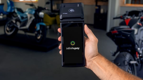 Dona da InfinitePay aposta em cartão e agente de IA para crescer além das maquininhas Dona da InfinitePay aposta em cartão e agente de IA para crescer além das maquininhas