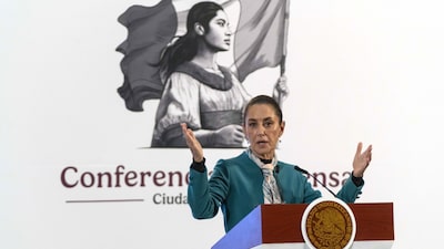 Sheinbaum pide más argumentos a Moody’s y por ahora descarta reforma fiscal en México Sheinbaum pide más argumentos a Moody’s y por ahora descarta reforma fiscal en México
