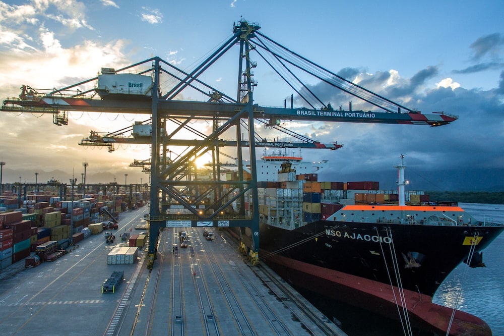 Barcos atracados en la terminal portuaria BTP, la mayor terminal de exportación de productos brasileños en 2020, en el puerto de Santos, en Santos, Brasil, el martes 20 de abril de 2021. Fotógrafo: Jonne Roriz/Bloomberg Barcos atracados en la terminal portuaria BTP, la mayor terminal de exportación de productos brasileños en 2020, en el puerto de Santos, en Santos, Brasil, el martes 20 de abril de 2021. Fotógrafo: Jonne Roriz/Bloomberg