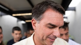Argentina confirma que Flávio Bolsonaro entró al país y luego viajó a Ecuador en un vuelo privado Argentina confirma que Flávio Bolsonaro entró al país y luego viajó a Ecuador en un vuelo privado